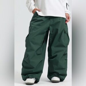 Baggy Snowboard Pants with Cargo Pockets